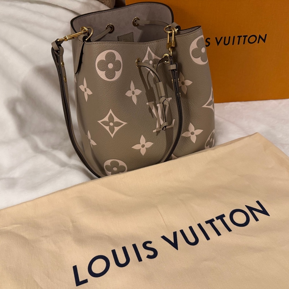Louis Vuitton Taupe Monogram Shoulder Bag Set - Picture 15 of 16